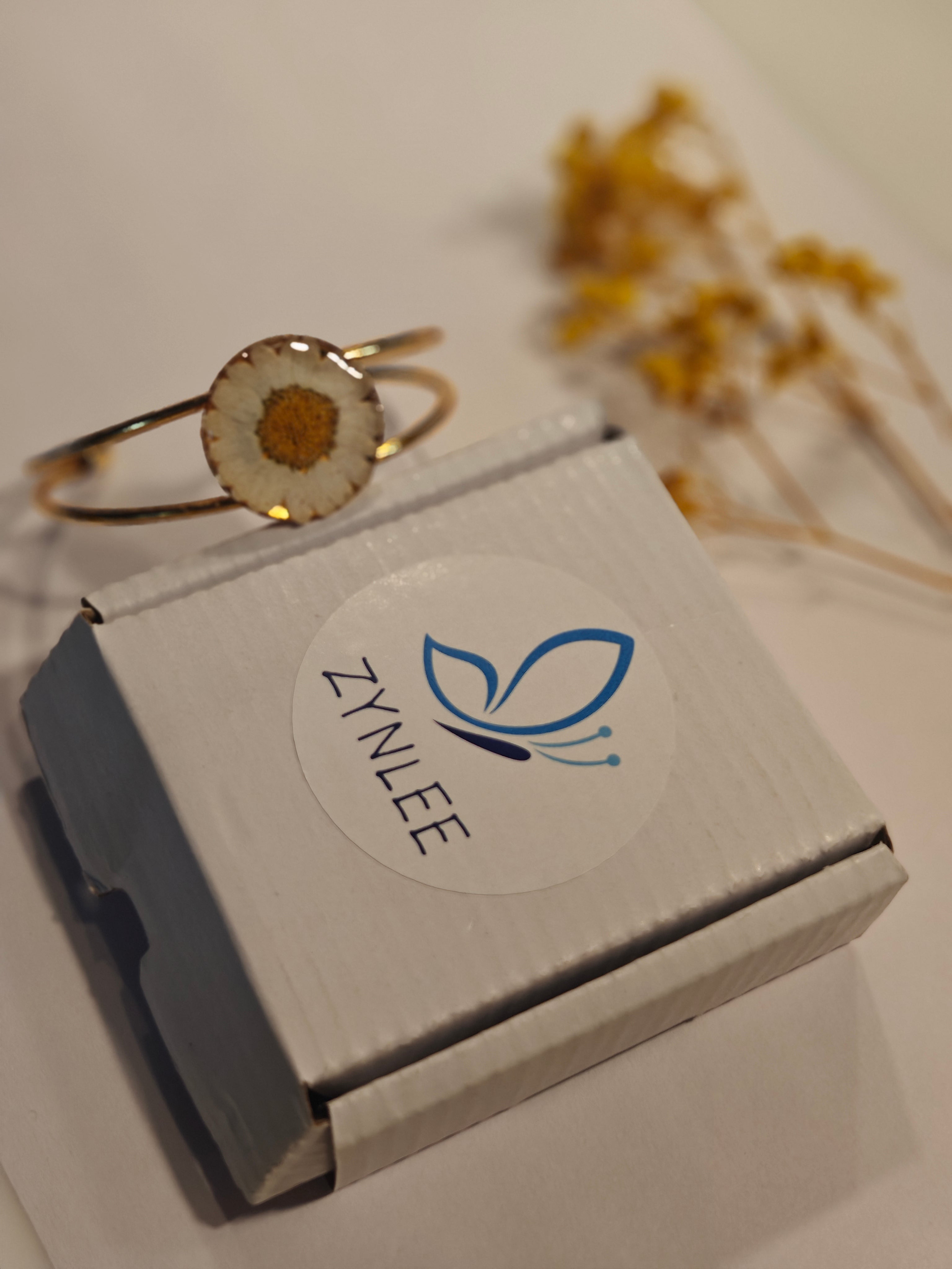 Real Daisy Flower Bracelet in Gold Resin