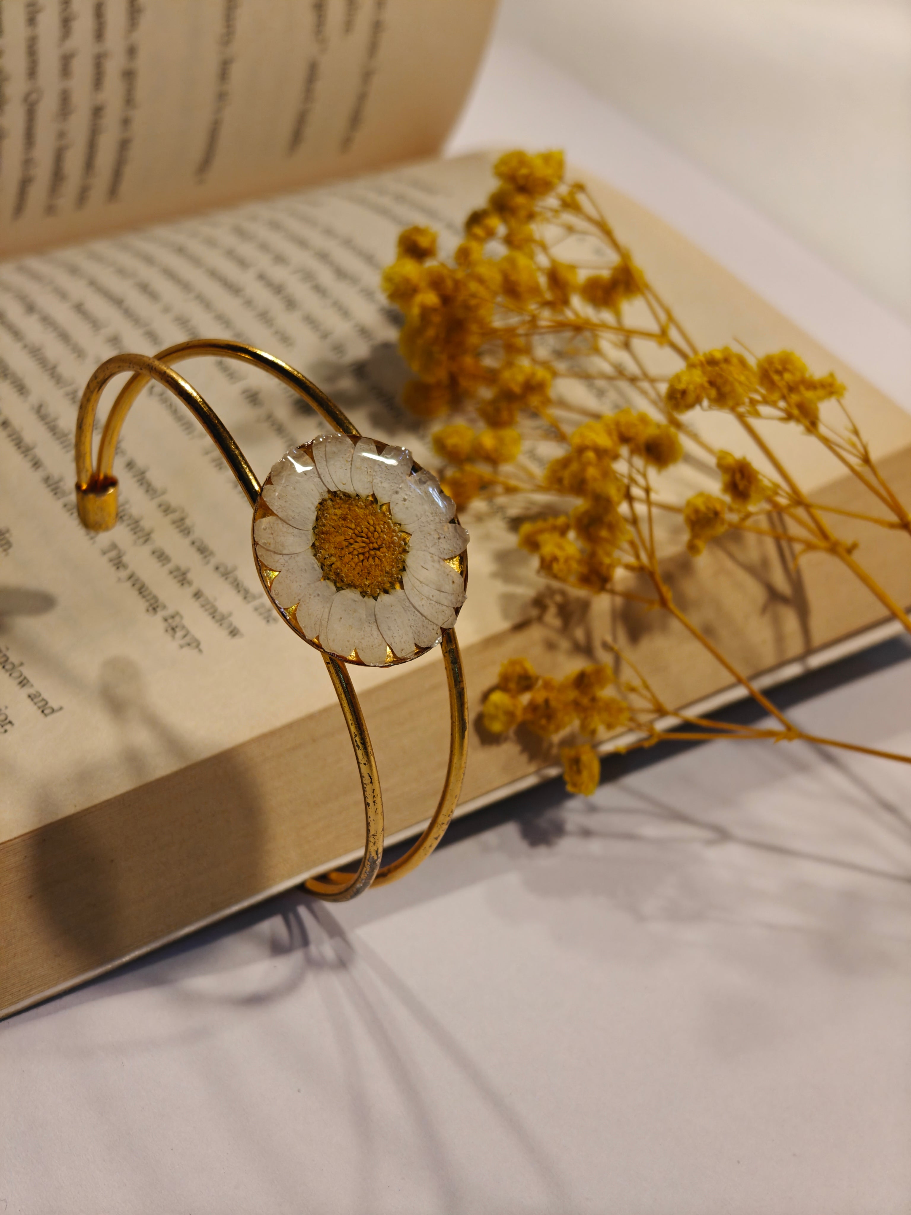 Real Daisy Flower Bracelet in Gold Resin
